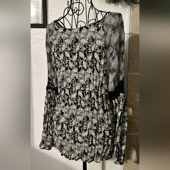 Separates by New York City by Design Nearly Sheer Bohemian Blouse - Picture 6 of 7